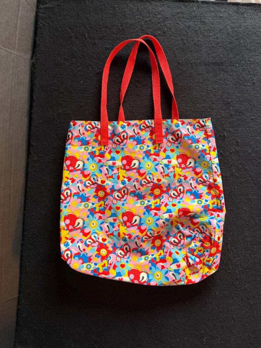 Estee Lauder/Hattie Stewart Reversible Floral/Heart Tote - Picture 4 of 4